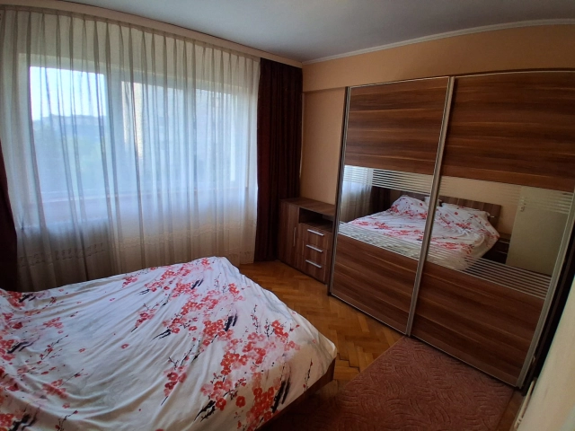 Apartament 3 camere - Centru
