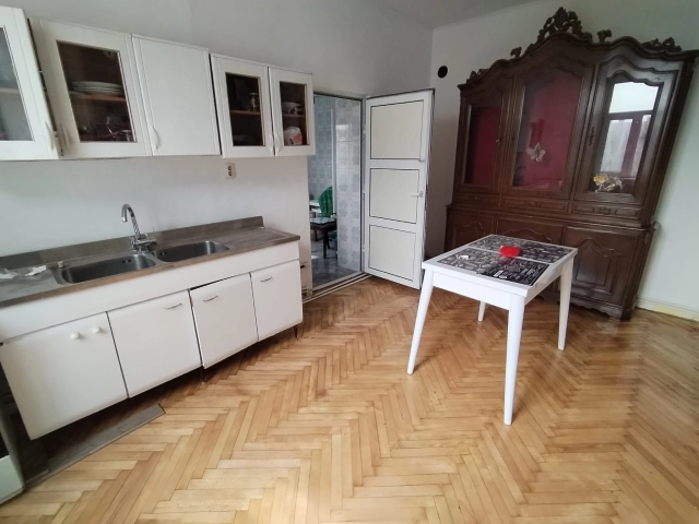 Apartament 3 camere - Centru