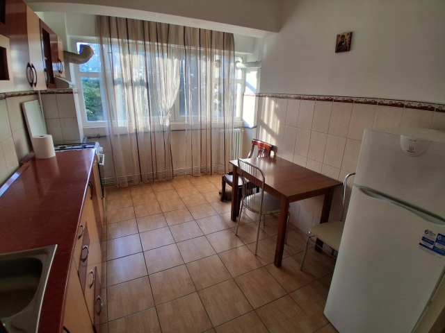 Apartament 3 camere - Centru