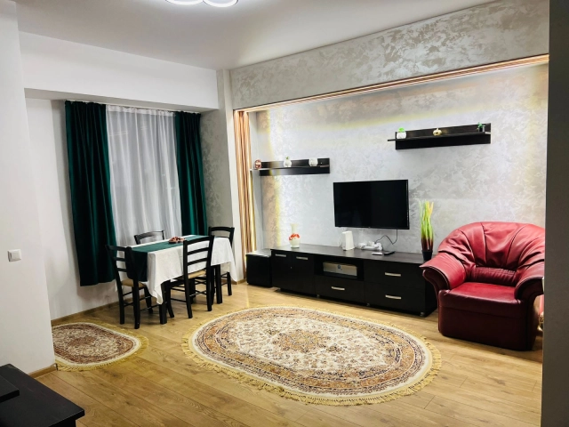 Apartament 3 camere - Centru