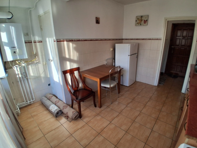 Apartament 3 camere - Centru