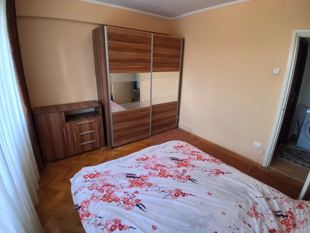 Apartament 3 camere - Centru