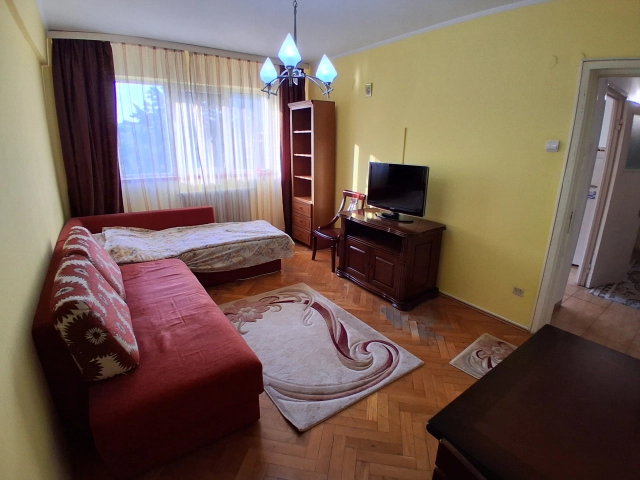 Apartament 3 camere - Centru