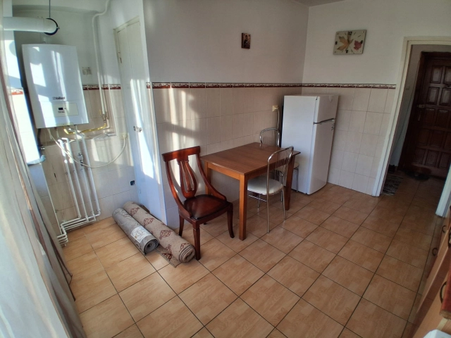 Apartament 3 camere - Centru